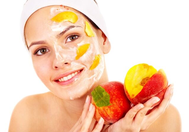 Masca cu fructe este o modalitate excelentă de a albi, hrăni și întineri pielea feței. 