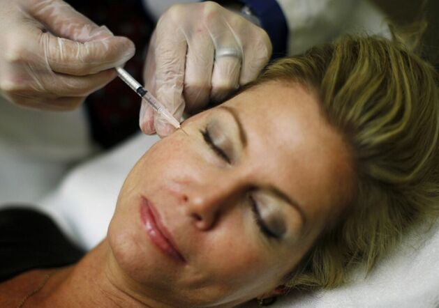 Introducerea de umpluturi în pielea feței - o metodă de injectare de strângere